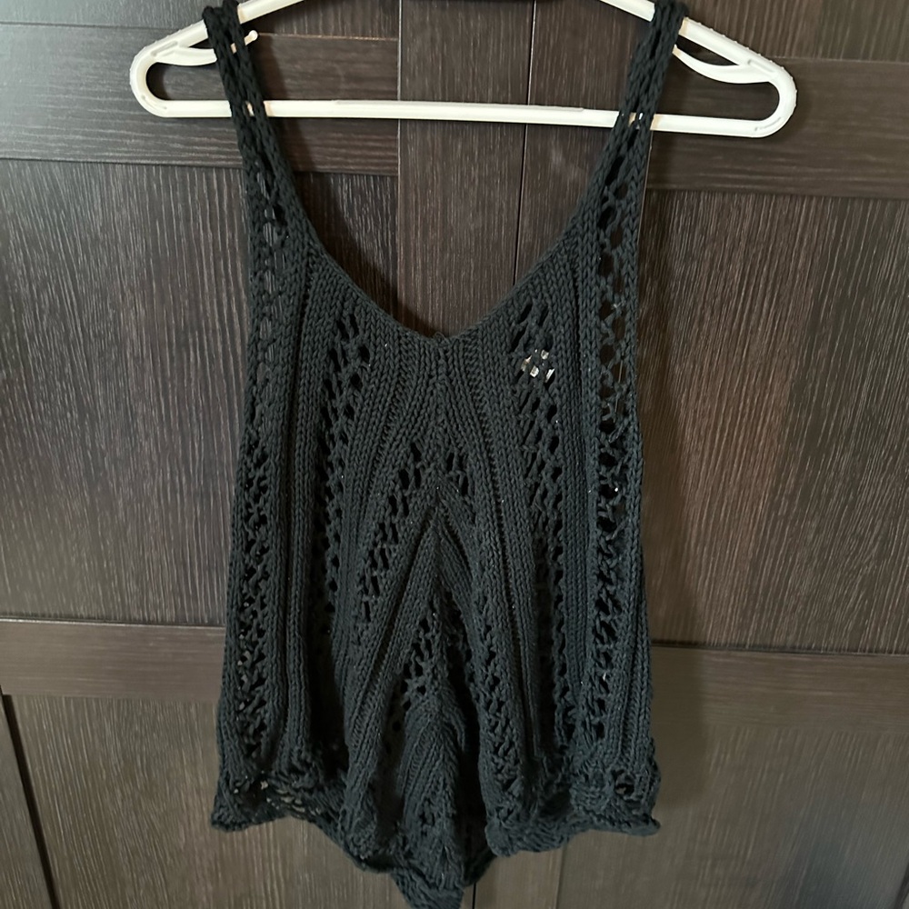 Equipe Black Cropped Cut Out Tank Top